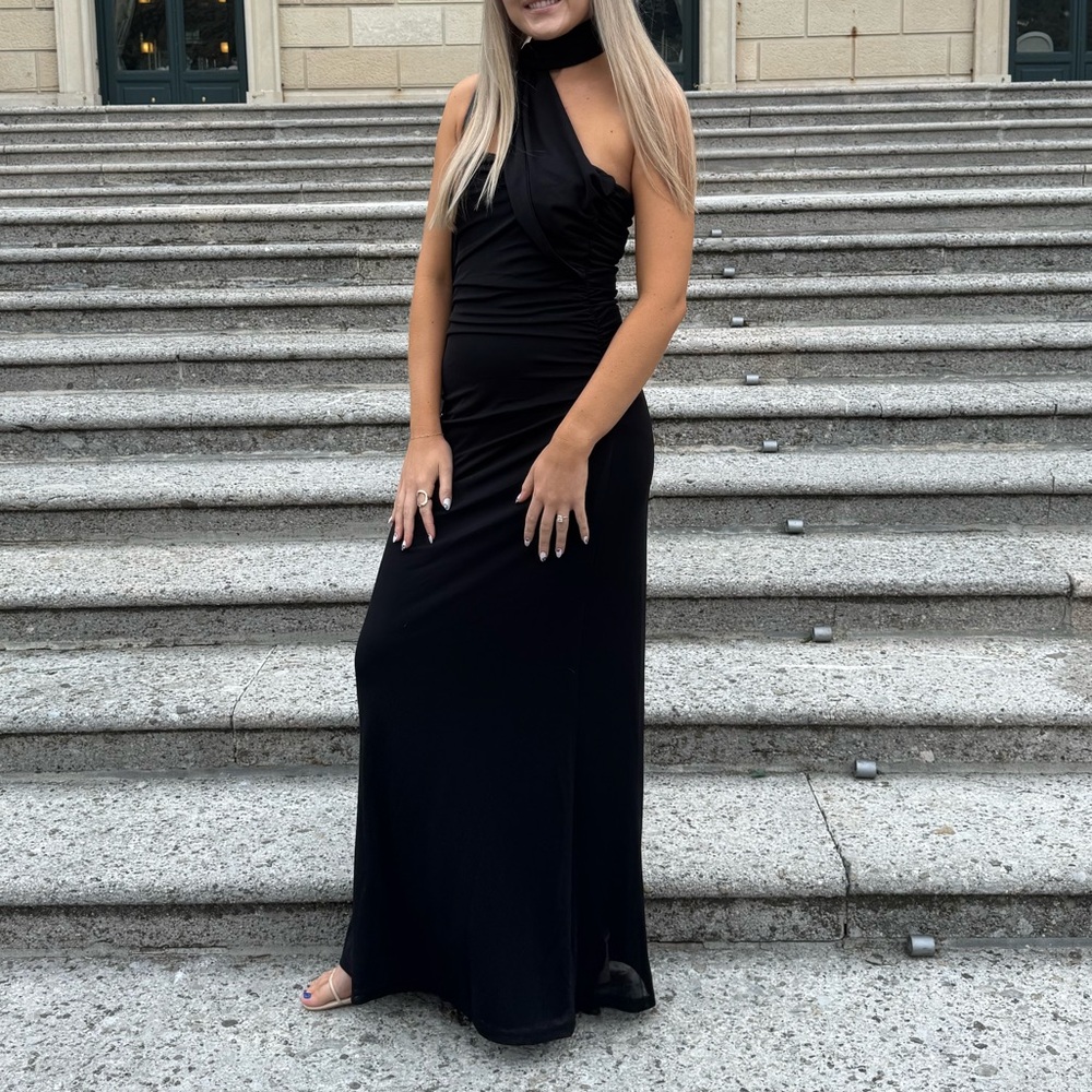 Elegant Black Halter Evening Dress